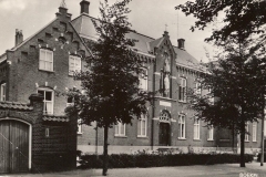 Datering 1970. Klooster