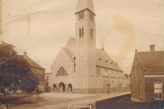 Datering 1925. St. Agathakerk.