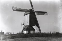 Datering 1936. Standaardmolen-Kinderen-Verbeek.