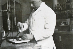 Datering 1935. Dokter Jetten.